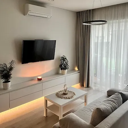 Apartment Cozy With Garden & Terrace In