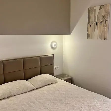 Apartment Cozy With Garden & Terrace In